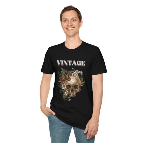 Vintage Skull T-Shirt - Retro Style Tee for Skull Lovers